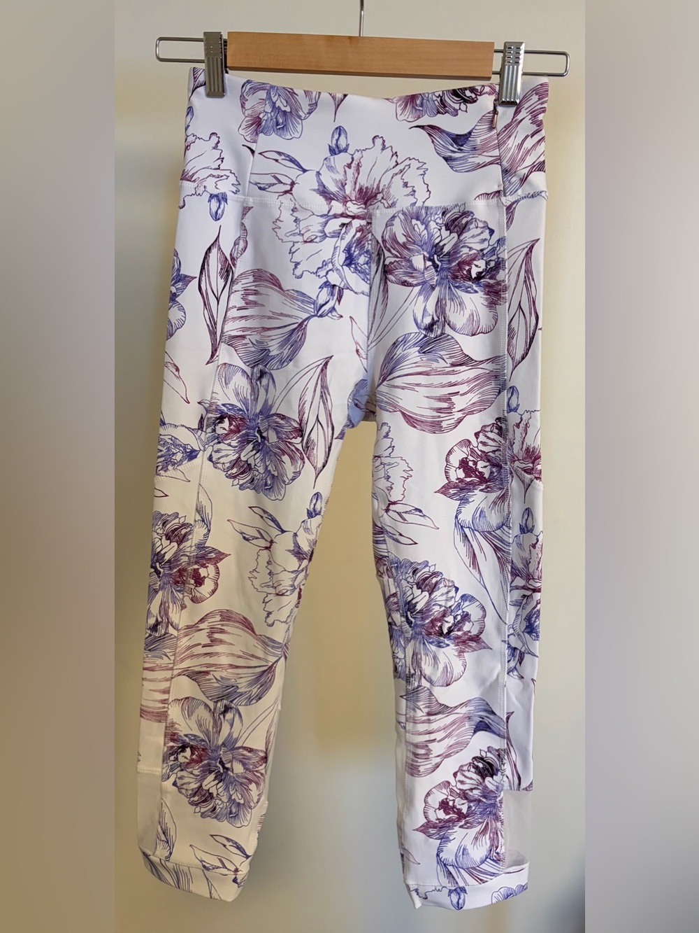 CALIA by Carrie Underwood White Leggings with Purple Floral Print